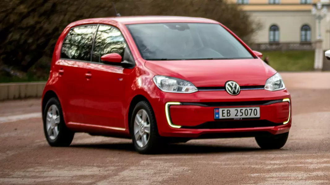 INGEN TVIL: Lille e-up! er utvilsomt en Volkswagen – merketypisk fra alle vinkler.