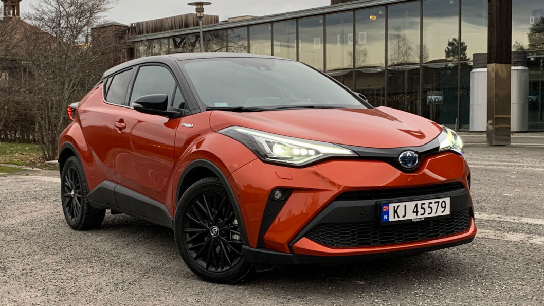 NY STIL: Toyota tok en Lexus da de lanserte C-HR og slapp kreativiteten i designavdelingen løs. NY STIL: Toyota tok en Lexus da de lanserte C-HR og slapp kreativiteten i designavdelingen løs.