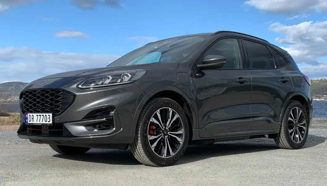 TILBAKEKALLES: Den ladbare SUV-en Ford Kuga skal få ekstra varmebeskyttelse av ladekontroll-komponentene. TILBAKEKALLES: Den ladbare SUV-en Ford Kuga skal få ekstra varmebeskyttelse av ladekontroll-komponentene.
