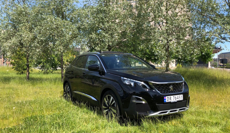 <b>UTGÅENDE:</b> Mindre grill, litt mindre krom, og - framfor alt - ingen hoggtenner i fronten på modellen som nå erstattes. <b>UTGÅENDE:</b> Mindre grill, litt mindre krom, og - framfor alt - ingen hoggtenner i fronten på modellen som nå erstattes.