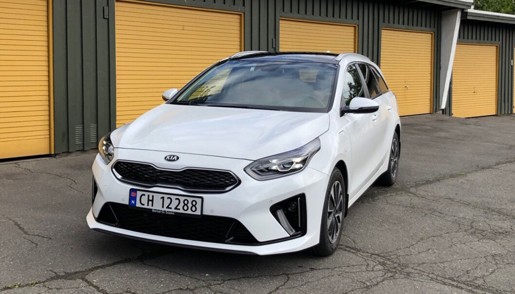 <span class=" font-weight-bold" data-lab-font_weight_desktop="font-weight-bold">OVERBEVISER:</span> Kia Ceed trekkes fram som en av mange biler fra Kia og Hyundai som har gode nærlys. Fjernlysene derimot, får kritikk. <span class=" font-weight-bold" data-lab-font_weight_desktop="font-weight-bold">OVERBEVISER:</span> Kia Ceed trekkes fram som en av mange biler fra Kia og Hyundai som har gode nærlys. Fjernlysene derimot, får kritikk.