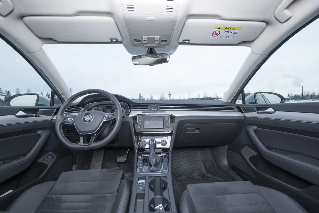 GOD UTSIKT: Tradisjonelt sett er VW Passat en populær bruktbil, og testerne tipper at det blir et lavt verditap også på denne utgaven. GOD UTSIKT: Tradisjonelt sett er VW Passat en populær bruktbil, og testerne tipper at det blir et lavt verditap også på denne utgaven.