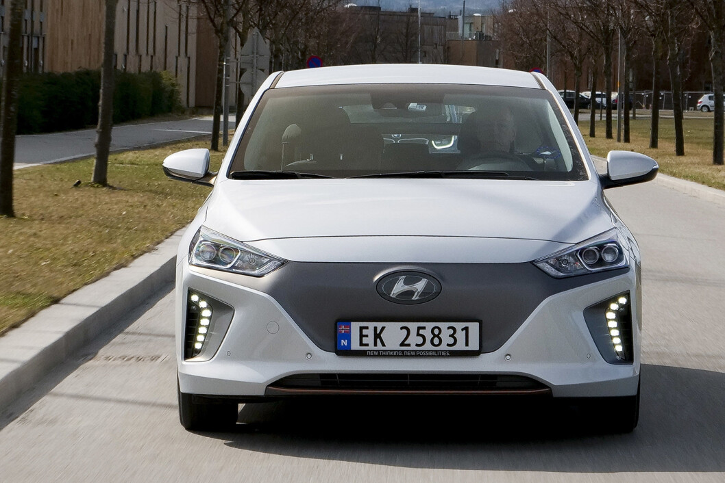 MOTOR: Ioniq EV har en motor på «bare» 120 hester, men akselerasjonen er likevel kjapp. Foto: Jon Terje Hellgren Hansen MOTOR: Ioniq EV har en motor på «bare» 120 hester, men akselerasjonen er likevel kjapp. Foto: Jon Terje Hellgren Hansen