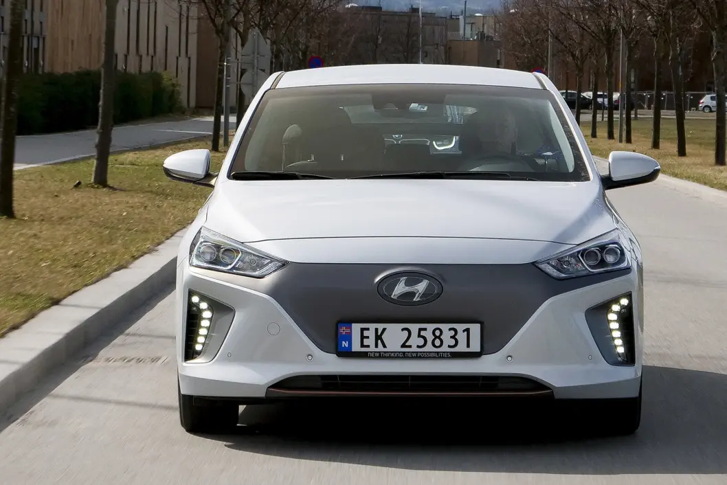 MOTOR: Ioniq EV har en motor på «bare» 120 hester, men akselerasjonen er likevel kjapp. Foto: Jon Terje Hellgren Hansen MOTOR: Ioniq EV har en motor på «bare» 120 hester, men akselerasjonen er likevel kjapp. Foto: Jon Terje Hellgren Hansen