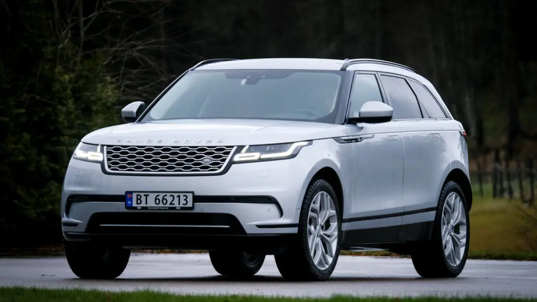 BARSK: Range Rover Velar ser barsk ut og er et hakk større enn de andre bilene i klassen. Men den er også dyrere. Foto: Jon Terje Hellgren Hansen BARSK: Range Rover Velar ser barsk ut og er et hakk større enn de andre bilene i klassen. Men den er også dyrere. Foto: Jon Terje Hellgren Hansen