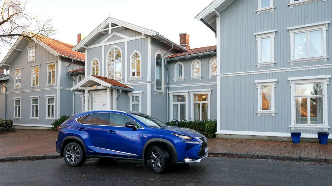 HYBRID: Hybrid-systemet, som består av en bensinmotor og en elmotor, skal gi lavere forbruk og utslipp. Derfor gir det en avgiftsfordel på rundt 50.000 kroner. HYBRID: Hybrid-systemet, som består av en bensinmotor og en elmotor, skal gi lavere forbruk og utslipp. Derfor gir det en avgiftsfordel på rundt 50.000 kroner.