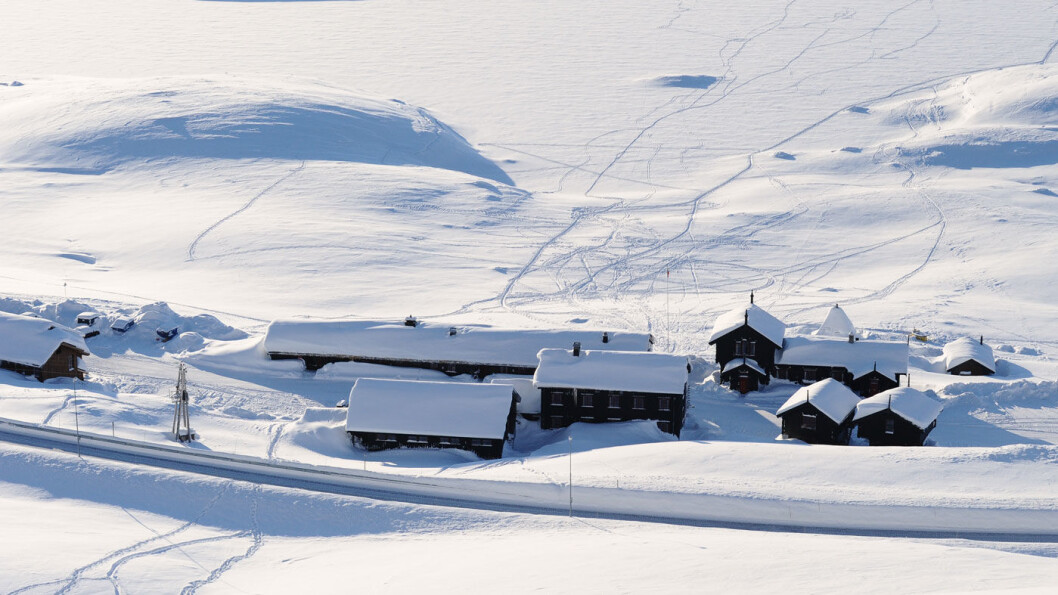 UTROLIG BELIGGENHET: Haukeliseter fjellstue ligger flott til på fjellovergangen mellom øst og vest. Det gjør overnattingen til en opplevelse. Foto: Fredrik Haaverstad UTROLIG BELIGGENHET: Haukeliseter fjellstue ligger flott til på fjellovergangen mellom øst og vest. Det gjør overnattingen til en opplevelse. Foto: Fredrik Haaverstad