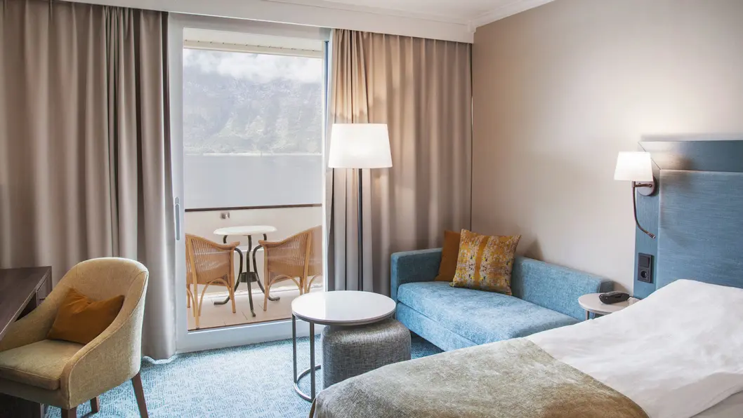 NYOPPUSSET: Hotellet har flere romkategorier. Standardrommene har utsikt mot fjellene (øverst), men du kan betale ekstra for å få et standardrom med utsikt mot fjorden. Foto: Jeanett Økland NYOPPUSSET: Hotellet har flere romkategorier. Standardrommene har utsikt mot fjellene (øverst), men du kan betale ekstra for å få et standardrom med utsikt mot fjorden. Foto: Jeanett Økland