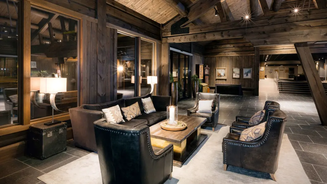 DESIGNHOTELL: Det er interiørdesigneren Helene Hennie som har innredet hotellet i mørke, lune farger. Foto: Emile Holba DESIGNHOTELL: Det er interiørdesigneren Helene Hennie som har innredet hotellet i mørke, lune farger. Foto: Emile Holba