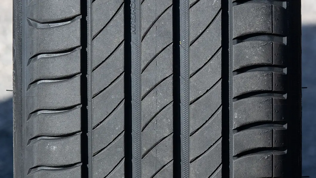 RETT PÅ: Fjerde generasjon Primacy har klassiske Michelin-egenskaper – og sliter i svingene. RETT PÅ: Fjerde generasjon Primacy har klassiske Michelin-egenskaper – og sliter i svingene.