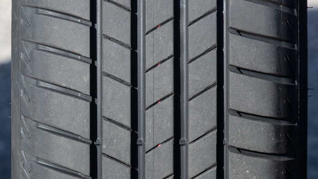 KJØREGLEDE: Bridgestone Turanza T005 er gjerrig på forbruket, men svikter i andre disipliner. KJØREGLEDE: Bridgestone Turanza T005 er gjerrig på forbruket, men svikter i andre disipliner.