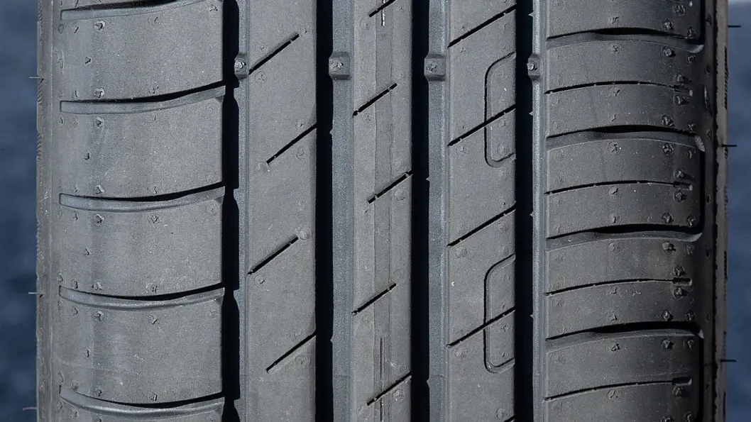 OPP OG NED: Ingen sommerdekk i testen har lengre bremselengde enn Goodyear-dekket. OPP OG NED: Ingen sommerdekk i testen har lengre bremselengde enn Goodyear-dekket.