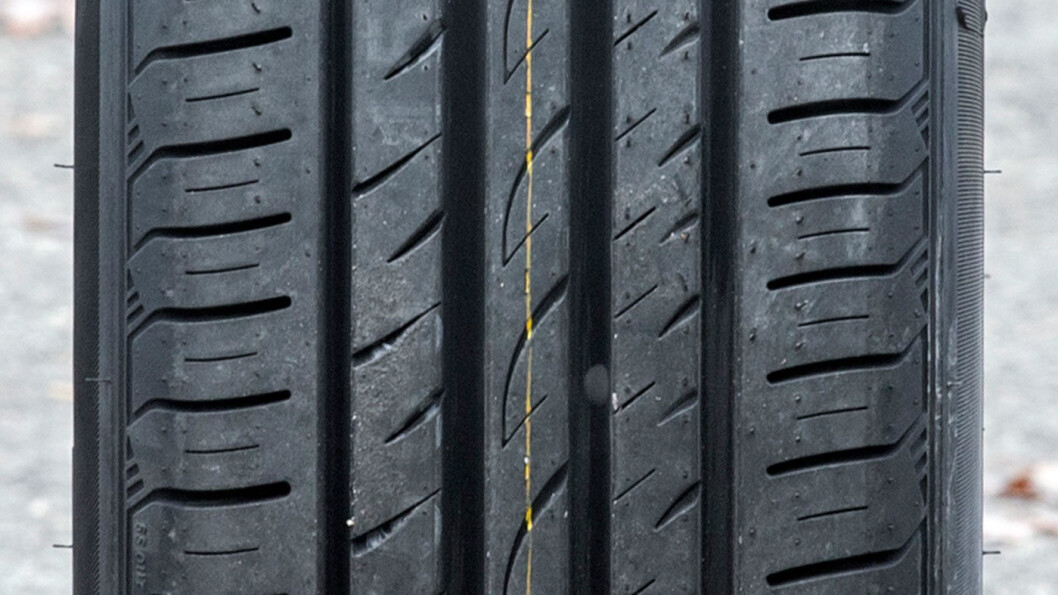 FORBRUKSVINNER: Roadstone Eurovis Sport har det laveste forbruket blant budsjettdekkene i testen. FORBRUKSVINNER: Roadstone Eurovis Sport har det laveste forbruket blant budsjettdekkene i testen.