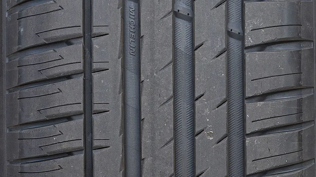 NUMMER 1: Dette Michelin-dekket er bra på det meste – unntatt dekkstøy. NUMMER 1: Dette Michelin-dekket er bra på det meste – unntatt dekkstøy.