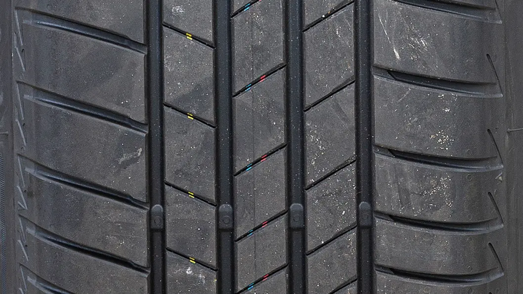 LIKER DET TØRT: Bridgestone-dekket er best på tørt føre. LIKER DET TØRT: Bridgestone-dekket er best på tørt føre.