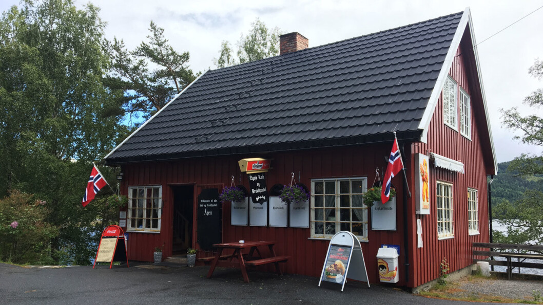 ELGSJØ: Elgsjø kafé ligger fint til ved vannet. ELGSJØ: Elgsjø kafé ligger fint til ved vannet.