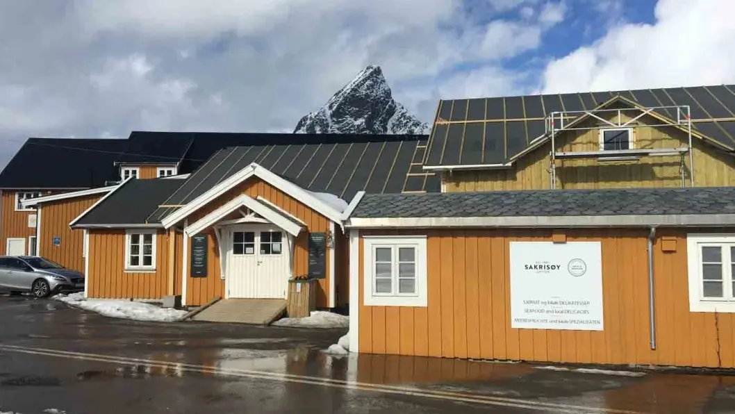 FERSK FISK OG SJØMAT: I den gamle sjøbua får du blant annet fiskeburgere i flere varianter. FERSK FISK OG SJØMAT: I den gamle sjøbua får du blant annet fiskeburgere i flere varianter.