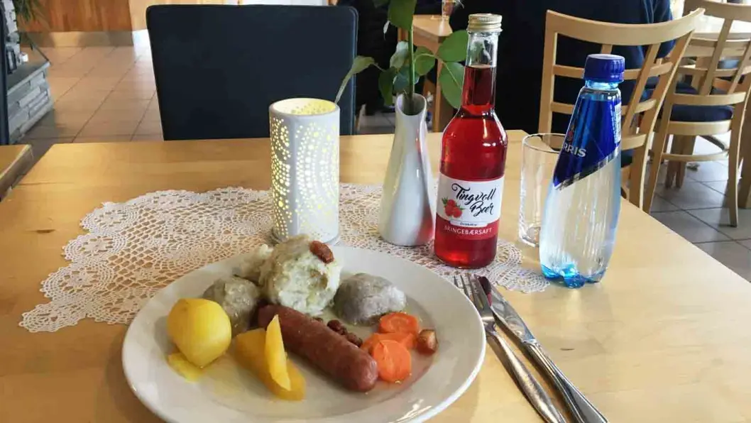 BALLBUFFET: Hver torsdag er det buffet med flere typer hjemmelaget ball på Fjordkroa. BALLBUFFET: Hver torsdag er det buffet med flere typer hjemmelaget ball på Fjordkroa.