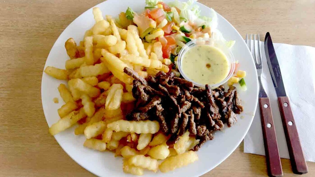 SNADDER OG SNADDER: Biffsnadderet er tørrstekt og salt, men pommes frites kan de virkelig lage! SNADDER OG SNADDER: Biffsnadderet er tørrstekt og salt, men pommes frites kan de virkelig lage!