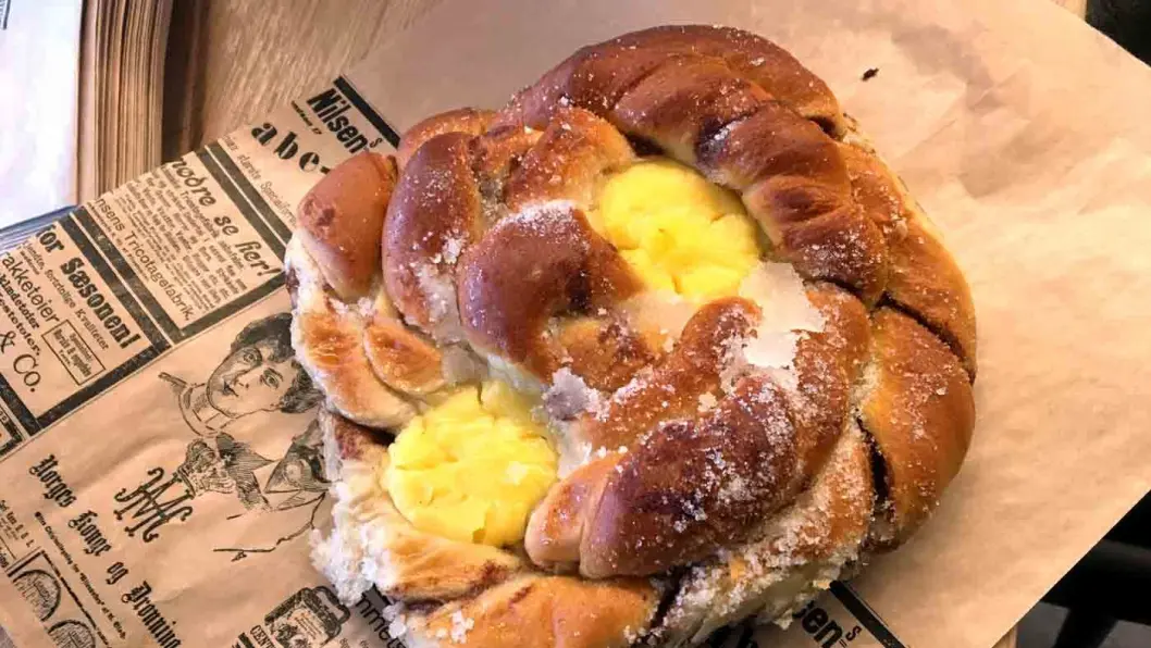 NYBAKT: Brød og boller fra eget bakstehus er noe av det som frister på Ostereidet Kro. NYBAKT: Brød og boller fra eget bakstehus er noe av det som frister på Ostereidet Kro.
