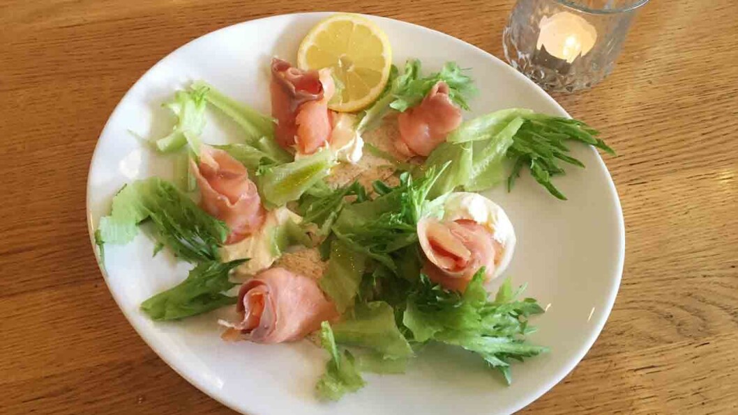 DET SER LEKKERT UT: Men både røykelaksen og karbonaden ser bedre ut enn det smaker. DET SER LEKKERT UT: Men både røykelaksen og karbonaden ser bedre ut enn det smaker.