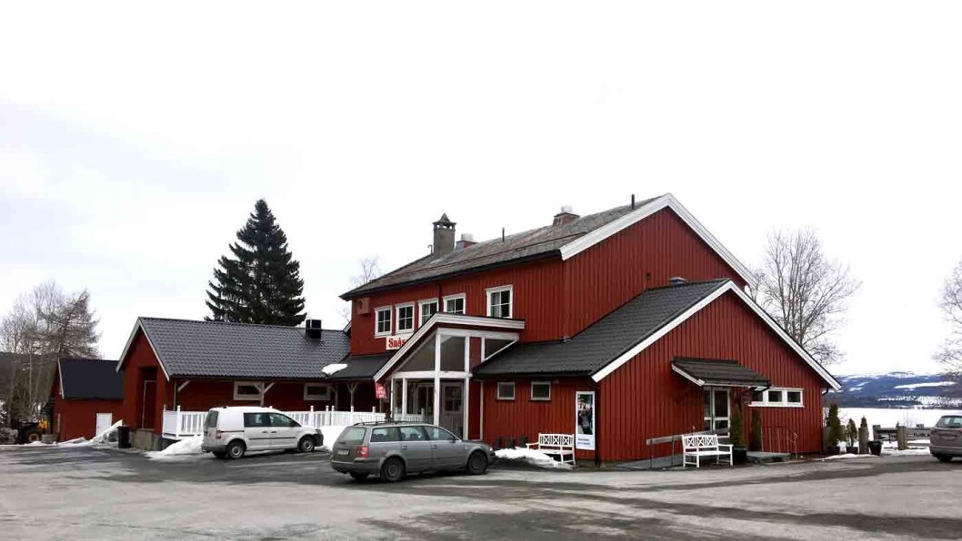 TRADISJON I VEGGENE: Snåsakroa er et velkjent og populært stoppested for mange som kjører E6 nord for Steinkjer. TRADISJON I VEGGENE: Snåsakroa er et velkjent og populært stoppested for mange som kjører E6 nord for Steinkjer.