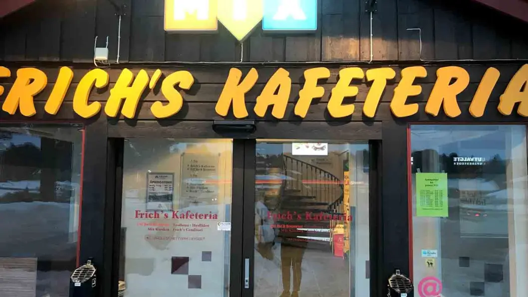 ANONYMT: Frich´s Kafeteria er godt besøkt, men det er ikke lett å skjønne hvorfor. ANONYMT: Frich´s Kafeteria er godt besøkt, men det er ikke lett å skjønne hvorfor.