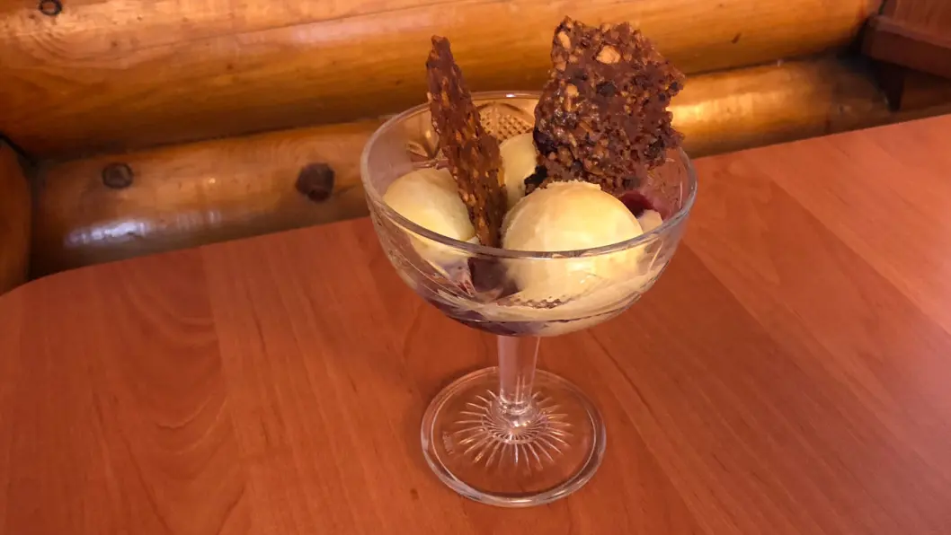 SØTT: Desserten «Avslørte Artikara» står i stil med interiøret. Og smaker godt! SØTT: Desserten «Avslørte Artikara» står i stil med interiøret. Og smaker godt!