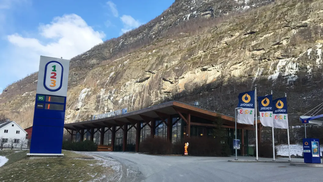 LYST OG FINT: Maten er rimelig, og de har godt med parkeringsplasser og flere ladestasjoner. LYST OG FINT: Maten er rimelig, og de har godt med parkeringsplasser og flere ladestasjoner.