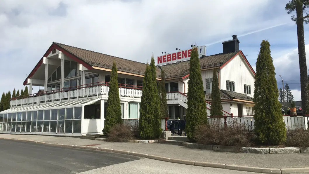 TVILLINGKROENE: To kroer, én i sørgående og én i nordgående retning. De er like skuffende begge to. TVILLINGKROENE: To kroer, én i sørgående og én i nordgående retning. De er like skuffende begge to.