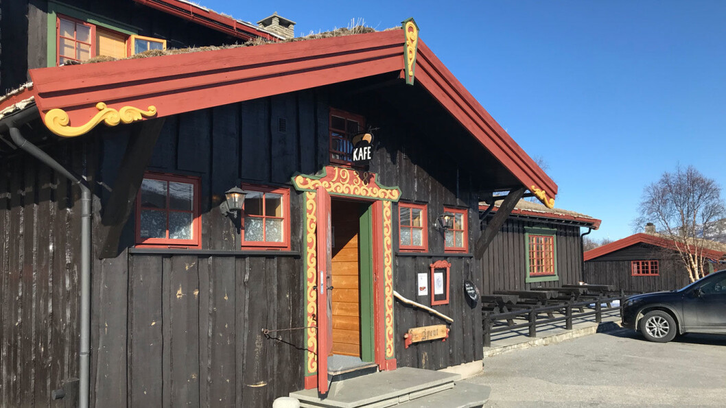 I DOVREGUBBENS RIKE: Et hyggelig tun inviterer til en pause i kjøringen. I DOVREGUBBENS RIKE: Et hyggelig tun inviterer til en pause i kjøringen.