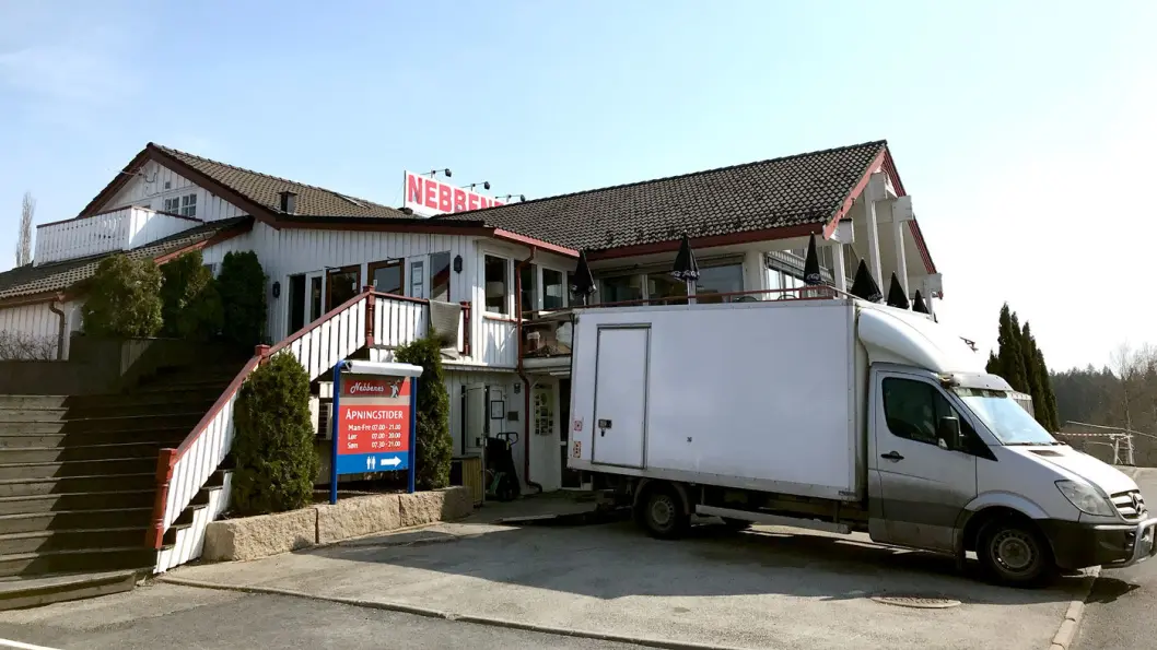 LADEELDORADO: Her finner du en av landets største samlinger av Tesla superladere, men det spørs om du lader dine egne batterier like godt. LADEELDORADO: Her finner du en av landets største samlinger av Tesla superladere, men det spørs om du lader dine egne batterier like godt.