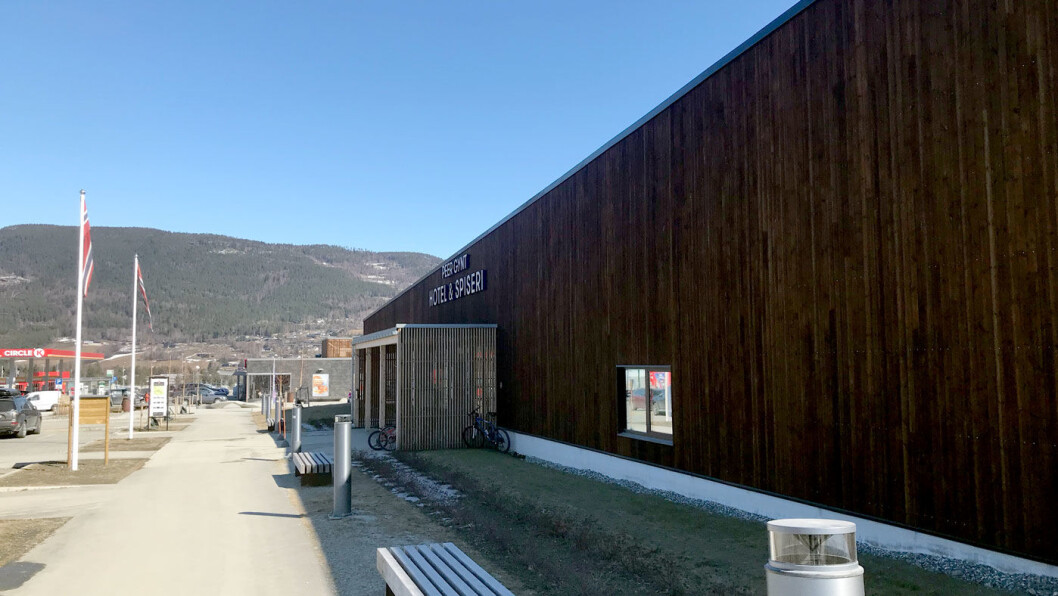 STILRENT OG FINT: Veikroa ligger i et flott moderne bygg som samtidig passer godt med omgivelsene i Gudbrandsdalen. STILRENT OG FINT: Veikroa ligger i et flott moderne bygg som samtidig passer godt med omgivelsene i Gudbrandsdalen.