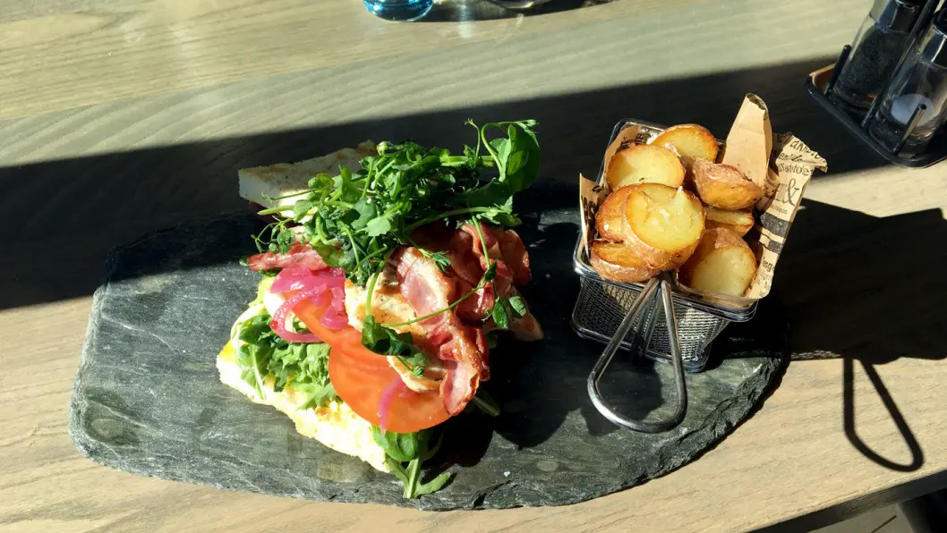 CLUB SANDWICH: Et enkelt smørbrød kan være så lekkert og så godt og mettende som dette. CLUB SANDWICH: Et enkelt smørbrød kan være så lekkert og så godt og mettende som dette.