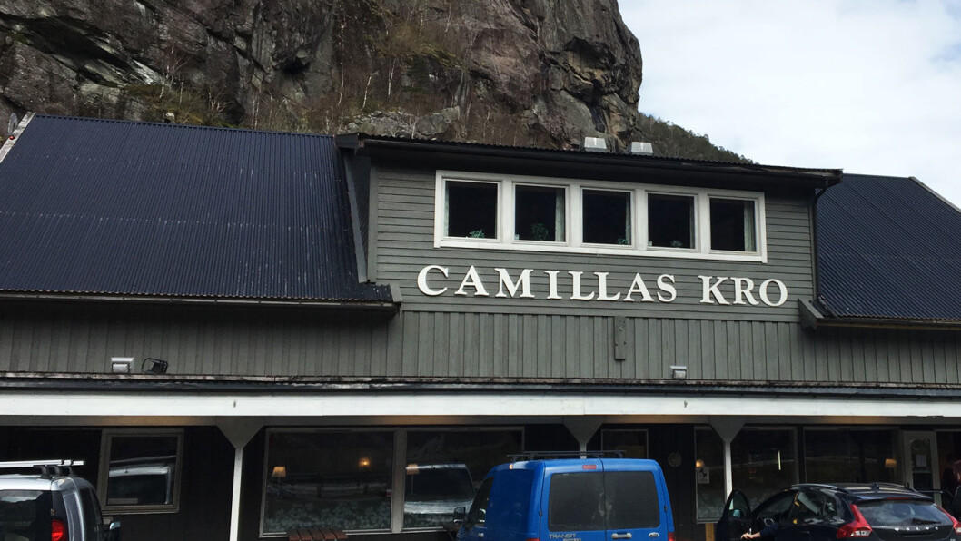 VEILANGS: Camillas ligger vegg i vegg med bensinstasjonen langs E16 ved Dale mellom Bergen og Voss. VEILANGS: Camillas ligger vegg i vegg med bensinstasjonen langs E16 ved Dale mellom Bergen og Voss.