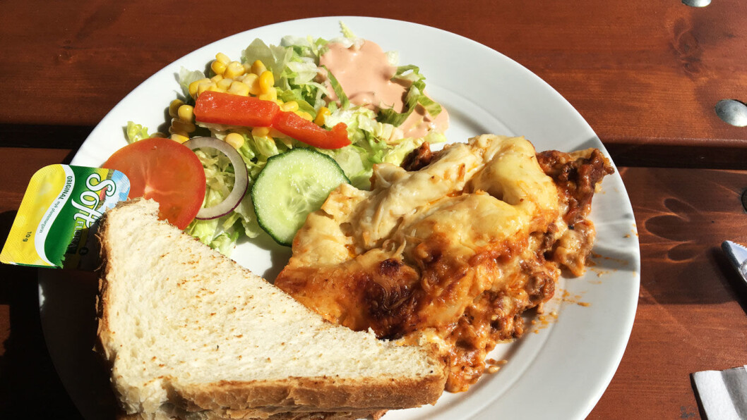 DET ER I HVERT FALL VARMT: Og lasagnen er helt ok. DET ER I HVERT FALL VARMT: Og lasagnen er helt ok.