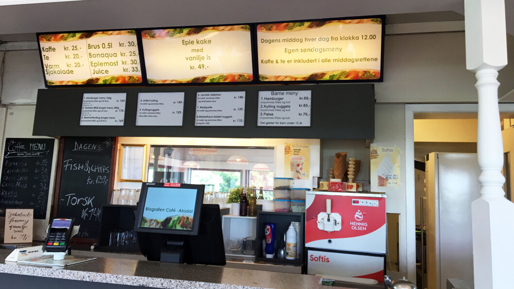 BURGER OG NUGGETS: Liten meny med typiske veikromat, men også en vegetarrett. BURGER OG NUGGETS: Liten meny med typiske veikromat, men også en vegetarrett.