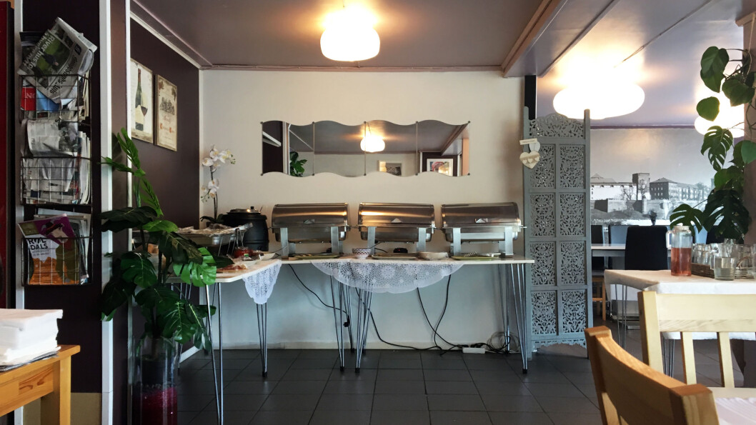 SPIS SÅ MYE DU VIL: Buffeten inneholder kjøttboller, panert fisk, pasta og kylling med salat til. SPIS SÅ MYE DU VIL: Buffeten inneholder kjøttboller, panert fisk, pasta og kylling med salat til.