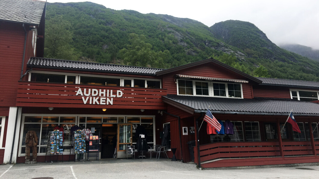 EN INSTITUSJON: Det som en gang var Audhild Vikens vevstue er fortsatt en besøksmagnet med kafé og butikkutsalg. EN INSTITUSJON: Det som en gang var Audhild Vikens vevstue er fortsatt en besøksmagnet med kafé og butikkutsalg.