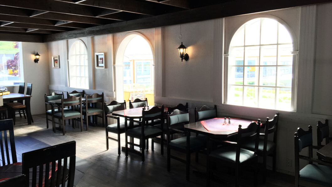 PUB ELLER VEIKRO: Take away, kiosk og veikro, men sitteplassene er i det som ser ut som en pub. PUB ELLER VEIKRO: Take away, kiosk og veikro, men sitteplassene er i det som ser ut som en pub.