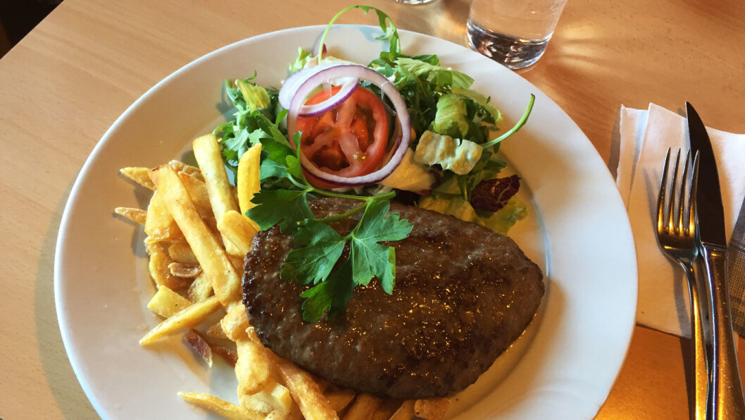 BUFFET: Buffeten er rikholdig og karbonadene gode. BUFFET: Buffeten er rikholdig og karbonadene gode.