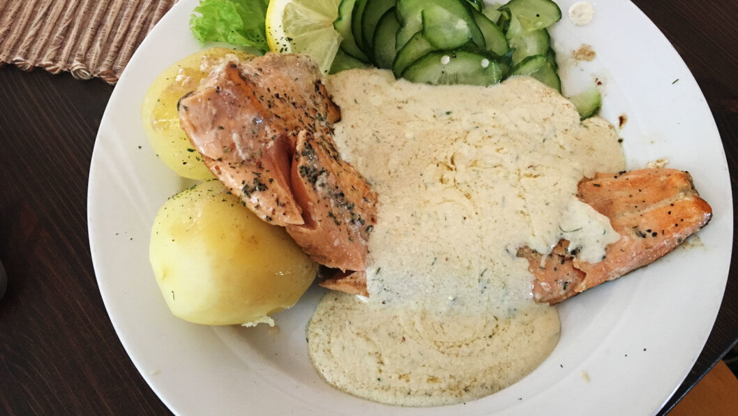 SIGNATURRETTEN: Stekt aure får du opp gjennom hele Valdres, men på gjestegården serverer de ikke lokal fisk. SIGNATURRETTEN: Stekt aure får du opp gjennom hele Valdres, men på gjestegården serverer de ikke lokal fisk.
