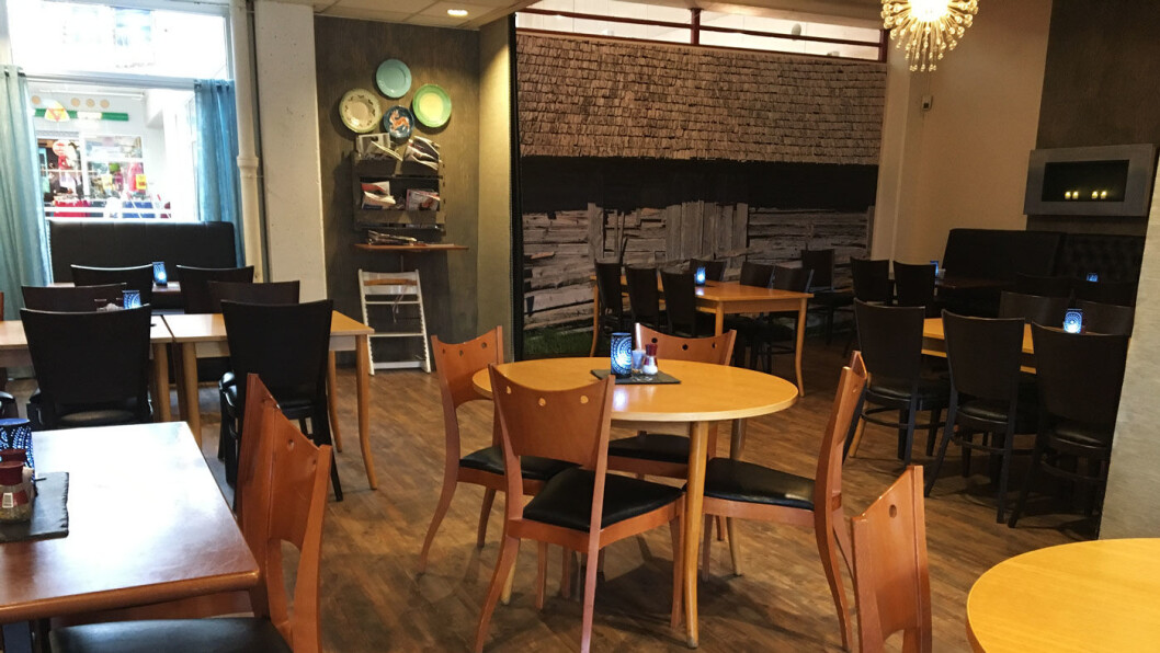KJØPESENTERKAFÉ: Interiøret er kanskje ikke veldig spennende, men her er det maten som teller! KJØPESENTERKAFÉ: Interiøret er kanskje ikke veldig spennende, men her er det maten som teller!