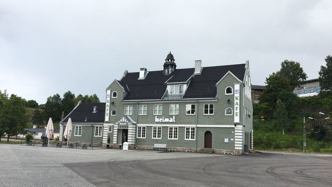 NEDE PÅ STASJONEN: I den gamle stasjonsbygningen i Notodden kan du nå få god mat. NEDE PÅ STASJONEN: I den gamle stasjonsbygningen i Notodden kan du nå få god mat.