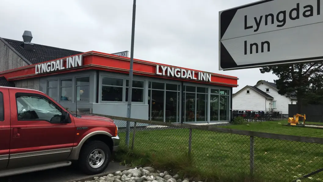 LYNGDAL INN: Veikro ved bensinstasjon utenfor sentrum av Lyngdal. LYNGDAL INN: Veikro ved bensinstasjon utenfor sentrum av Lyngdal.