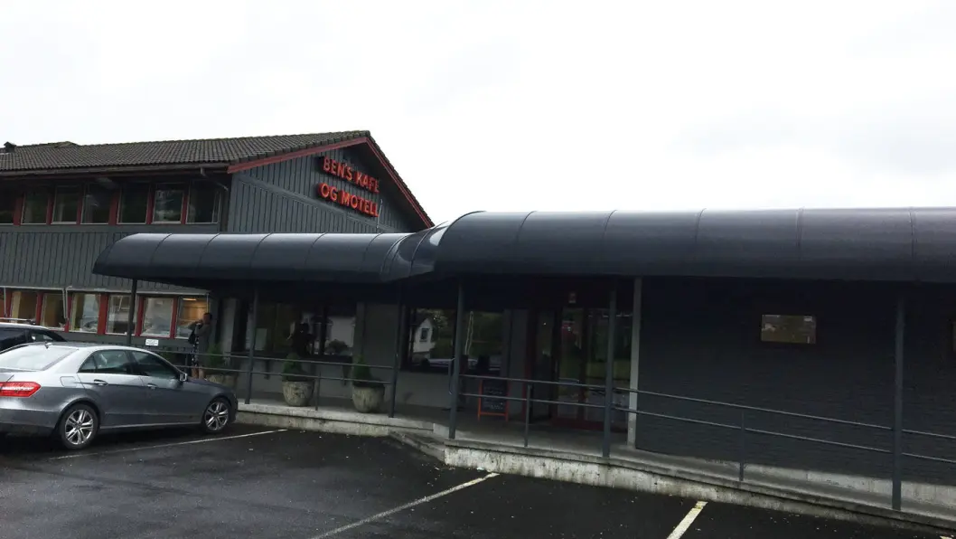 BENS KAFÉ: Karbonader og burgere i alle varianter. BENS KAFÉ: Karbonader og burgere i alle varianter.