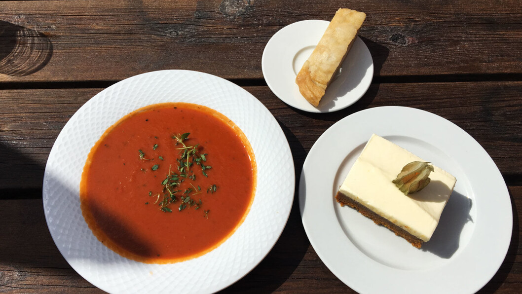 HJEMMELAGET: På menyen står både hjemmelaget tomatsuppe og hjemmebakt gulrotkake. HJEMMELAGET: På menyen står både hjemmelaget tomatsuppe og hjemmebakt gulrotkake.