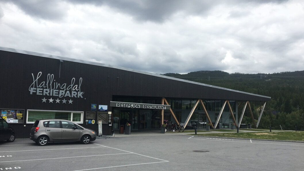 BERGTATT BISTRO: Kroa ligger i Hallingdal Feriepark med fin beliggenhet ved elva og med lekeapparater og zipline utenfor. BERGTATT BISTRO: Kroa ligger i Hallingdal Feriepark med fin beliggenhet ved elva og med lekeapparater og zipline utenfor.