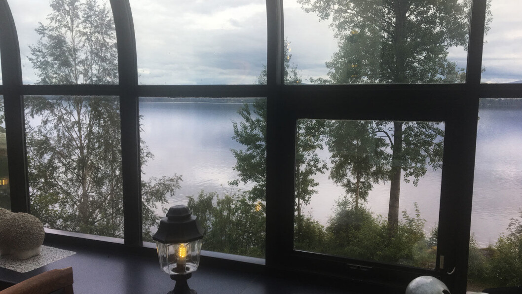 GLASSVERANDA: Fin utsikt mot Snåsavatnet. GLASSVERANDA: Fin utsikt mot Snåsavatnet.