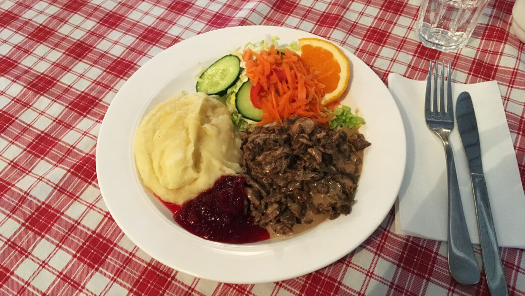 HJEMMELAGET FINNBIFF: Raus med mat, for dette er liten porsjon. Det er godt, men vi skulle gjerne ha hatt en god, hjemmelaget potetmos ved siden av. HJEMMELAGET FINNBIFF: Raus med mat, for dette er liten porsjon. Det er godt, men vi skulle gjerne ha hatt en god, hjemmelaget potetmos ved siden av.